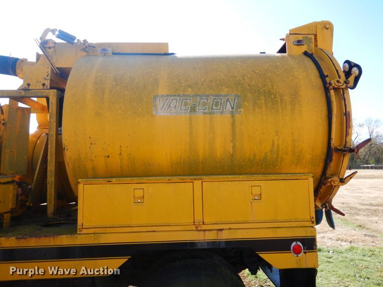 image for item FF9077 1992 Ford L8000 sewer jetter truck