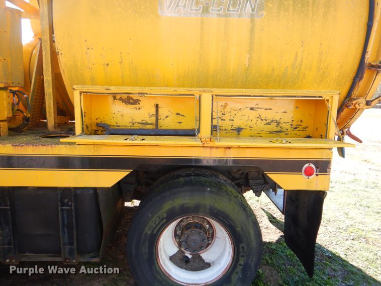 image for item FF9077 1992 Ford L8000 sewer jetter truck