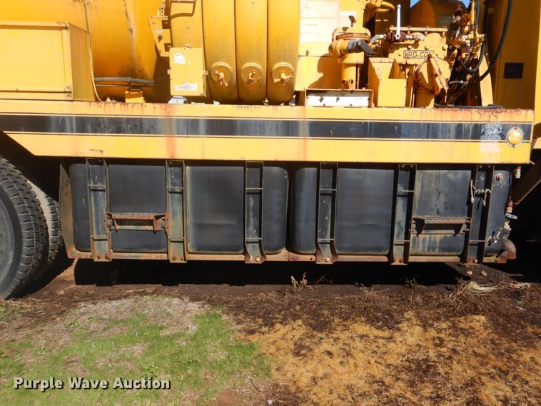 image for item FF9077 1992 Ford L8000 sewer jetter truck