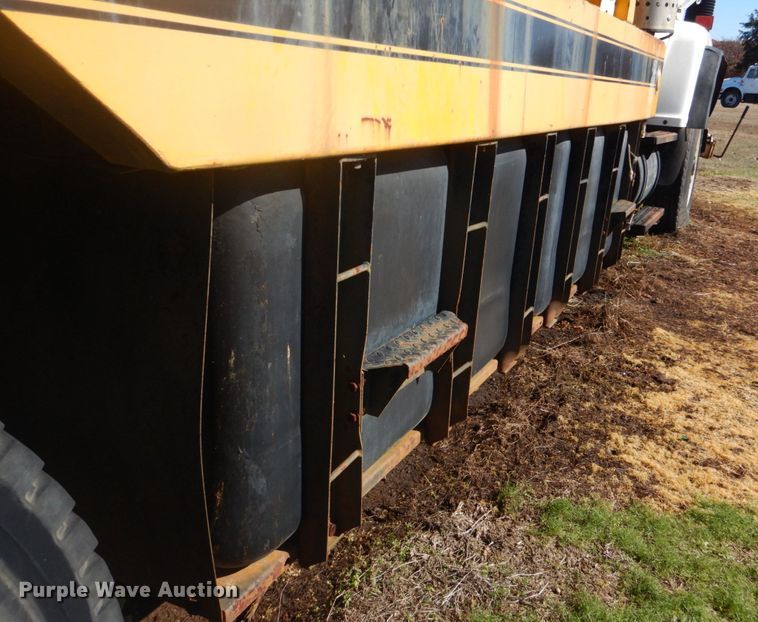 image for item FF9077 1992 Ford L8000 sewer jetter truck