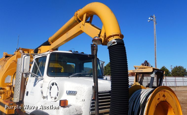 image for item FF9077 1992 Ford L8000 sewer jetter truck