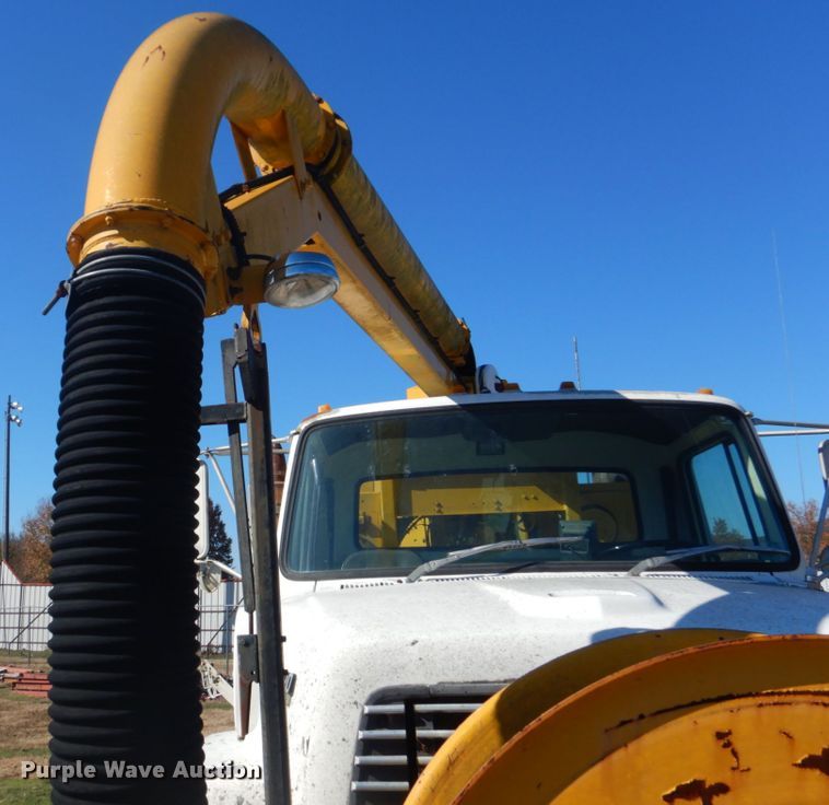 image for item FF9077 1992 Ford L8000 sewer jetter truck