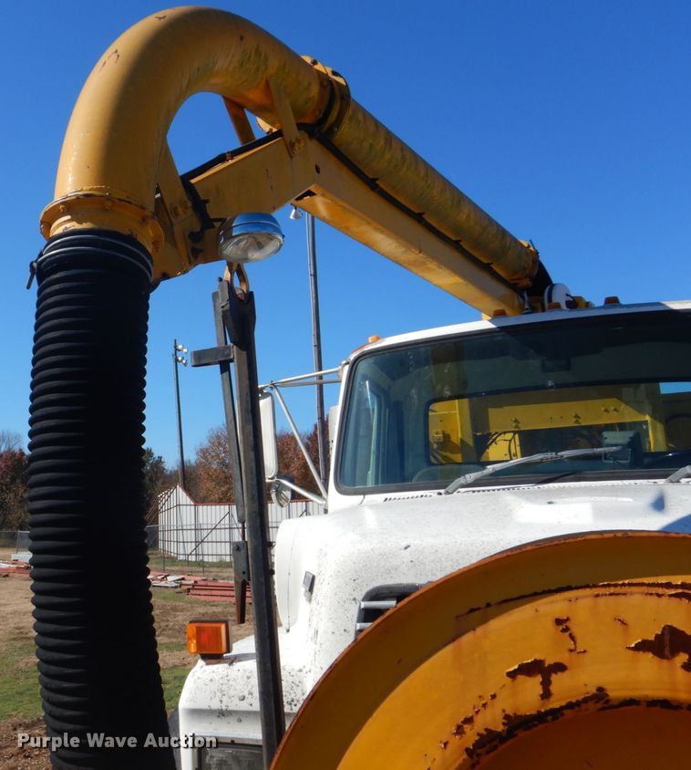 image for item FF9077 1992 Ford L8000 sewer jetter truck