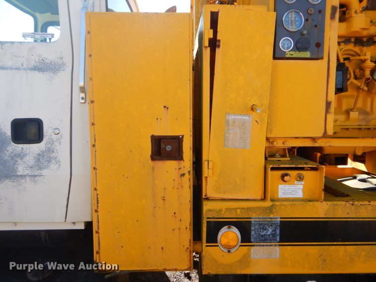 image for item FF9077 1992 Ford L8000 sewer jetter truck