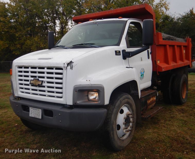image for item FF9079 2004 Chevrolet C7500 dump truck
