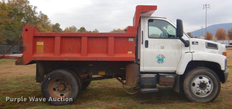 image for item FF9079 2004 Chevrolet C7500 dump truck