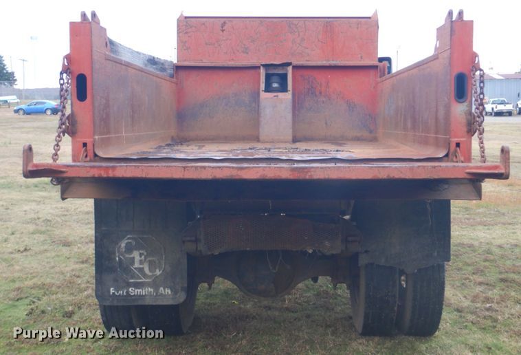 image for item FF9079 2004 Chevrolet C7500 dump truck