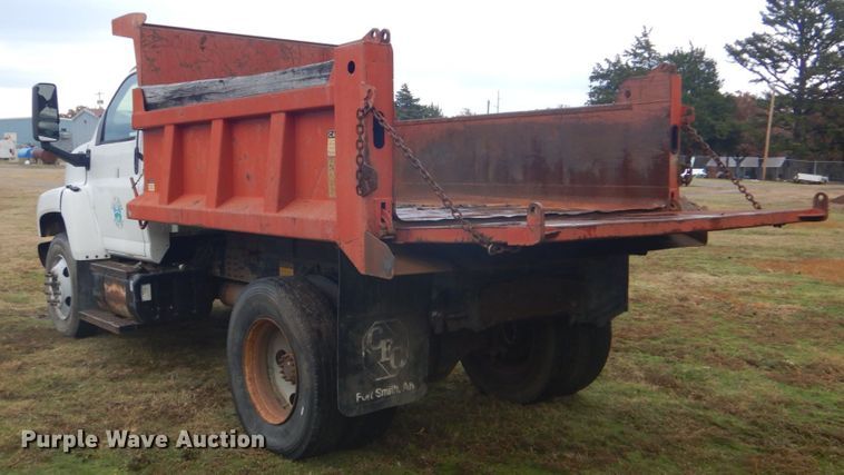 image for item FF9079 2004 Chevrolet C7500 dump truck