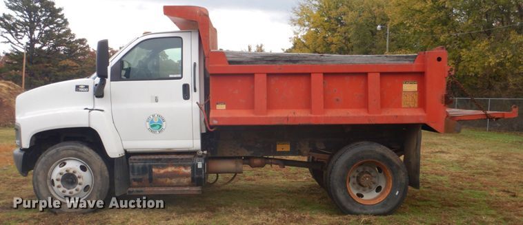 image for item FF9079 2004 Chevrolet C7500 dump truck
