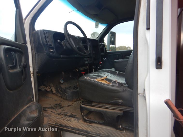 image for item FF9079 2004 Chevrolet C7500 dump truck