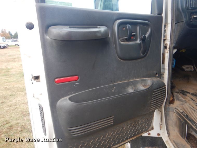 image for item FF9079 2004 Chevrolet C7500 dump truck