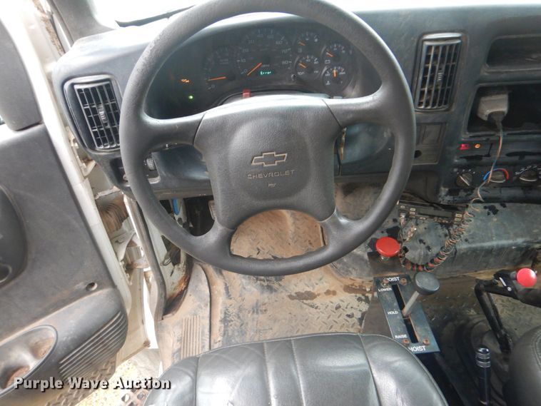 image for item FF9079 2004 Chevrolet C7500 dump truck