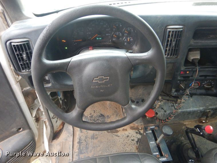 image for item FF9079 2004 Chevrolet C7500 dump truck