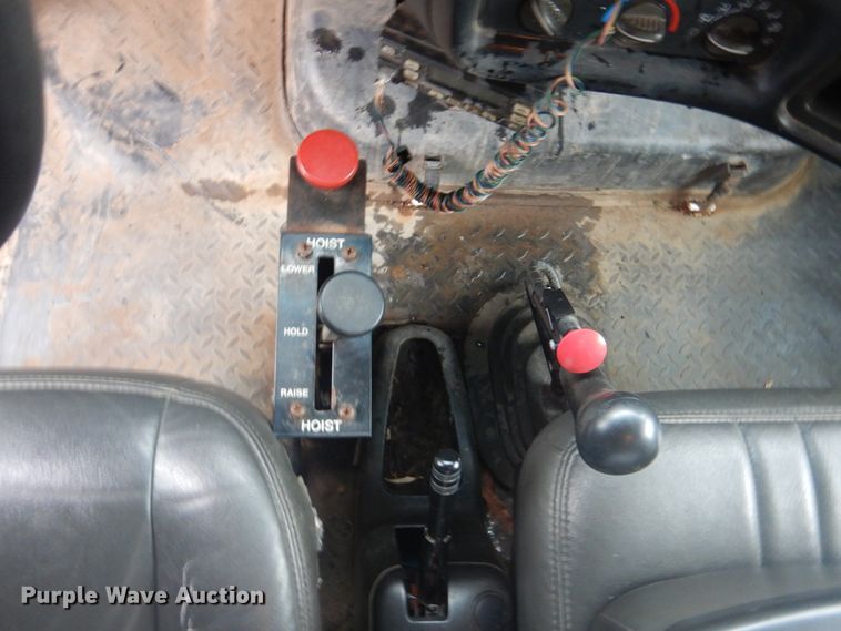 image for item FF9079 2004 Chevrolet C7500 dump truck