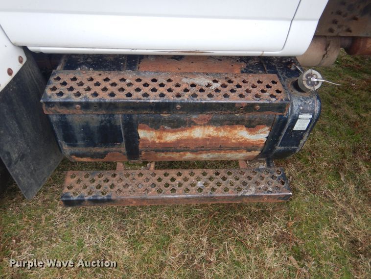 image for item FF9079 2004 Chevrolet C7500 dump truck