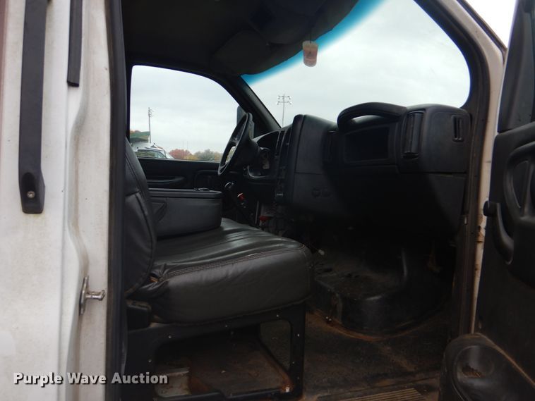 image for item FF9079 2004 Chevrolet C7500 dump truck