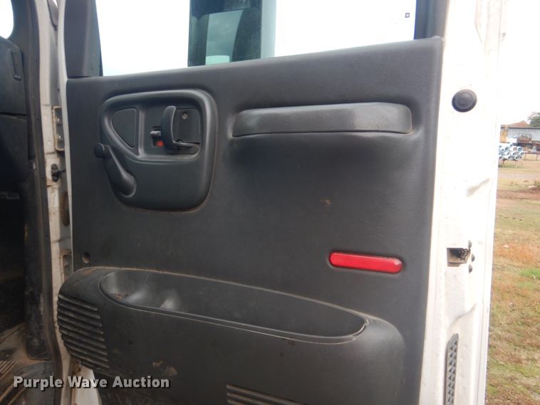 image for item FF9079 2004 Chevrolet C7500 dump truck