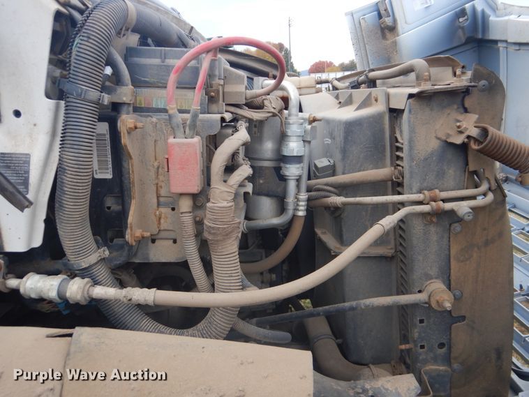 image for item FF9079 2004 Chevrolet C7500 dump truck