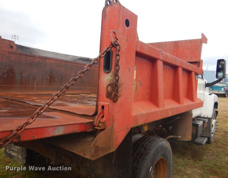 image for item FF9079 2004 Chevrolet C7500 dump truck