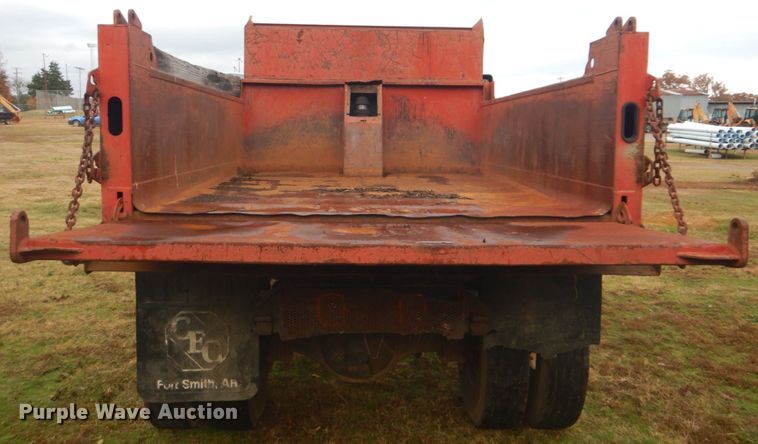 image for item FF9079 2004 Chevrolet C7500 dump truck