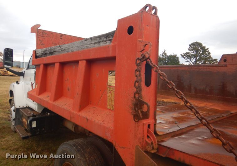 image for item FF9079 2004 Chevrolet C7500 dump truck