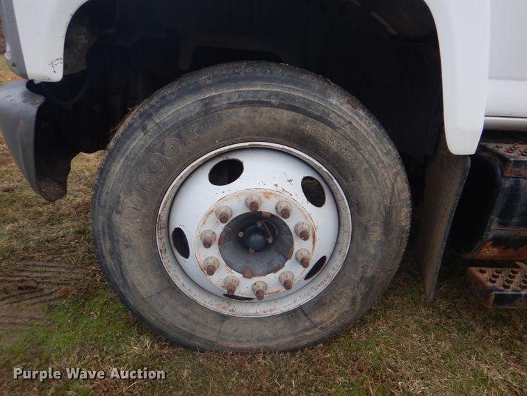 image for item FF9079 2004 Chevrolet C7500 dump truck