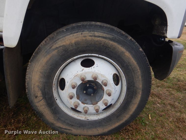 image for item FF9079 2004 Chevrolet C7500 dump truck