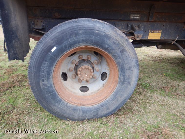 image for item FF9079 2004 Chevrolet C7500 dump truck