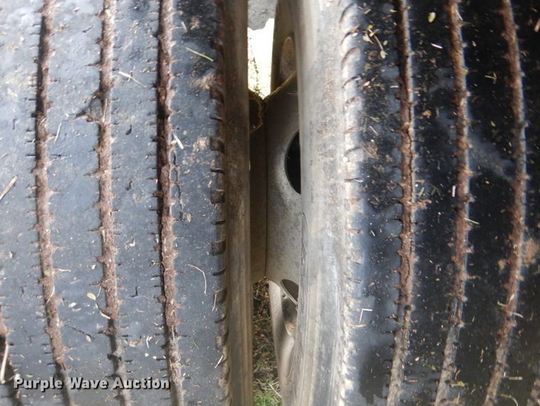 image for item FF9079 2004 Chevrolet C7500 dump truck