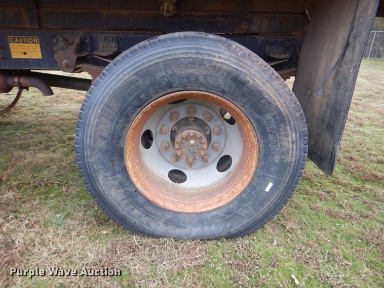 image for item FF9079 2004 Chevrolet C7500 dump truck