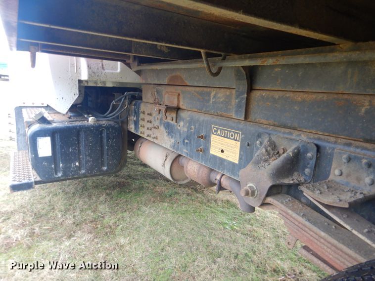 image for item FF9079 2004 Chevrolet C7500 dump truck