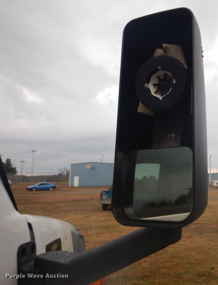 image for item FF9079 2004 Chevrolet C7500 dump truck