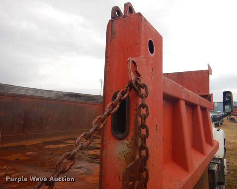 image for item FF9079 2004 Chevrolet C7500 dump truck