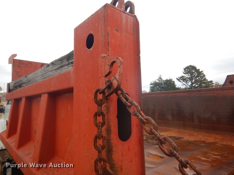 image for item FF9079 2004 Chevrolet C7500 dump truck