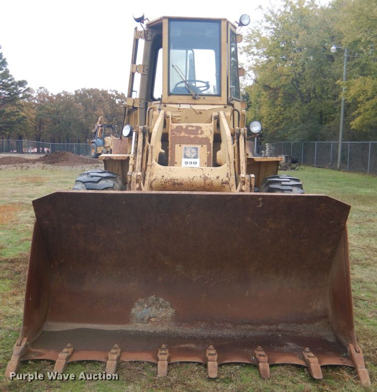 image for item FF9080 1981 Caterpillar 930 wheel loader