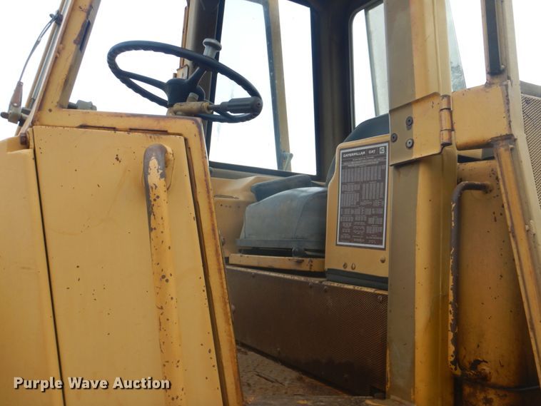 image for item FF9080 1981 Caterpillar 930 wheel loader