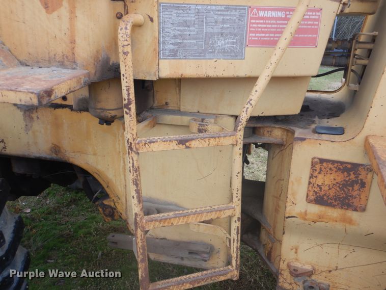 image for item FF9080 1981 Caterpillar 930 wheel loader