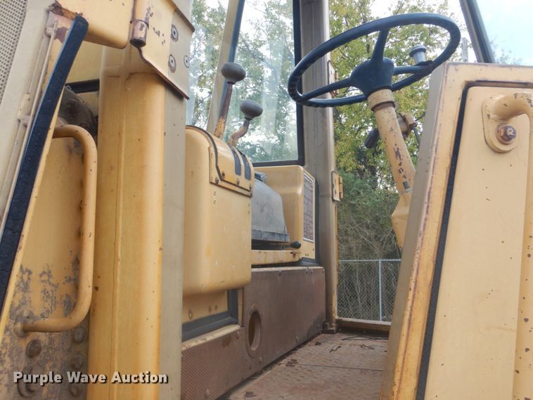 image for item FF9080 1981 Caterpillar 930 wheel loader