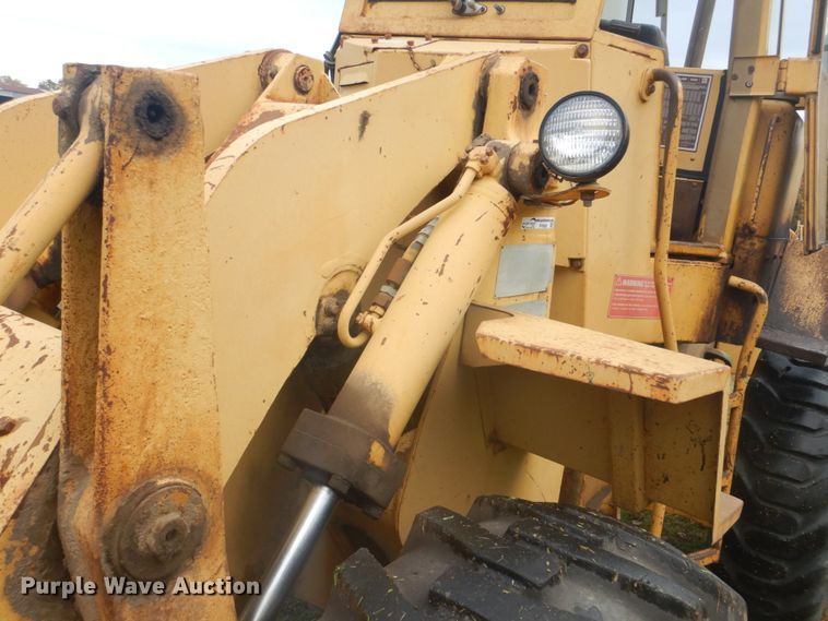 image for item FF9080 1981 Caterpillar 930 wheel loader