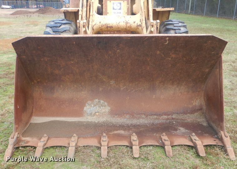 image for item FF9080 1981 Caterpillar 930 wheel loader