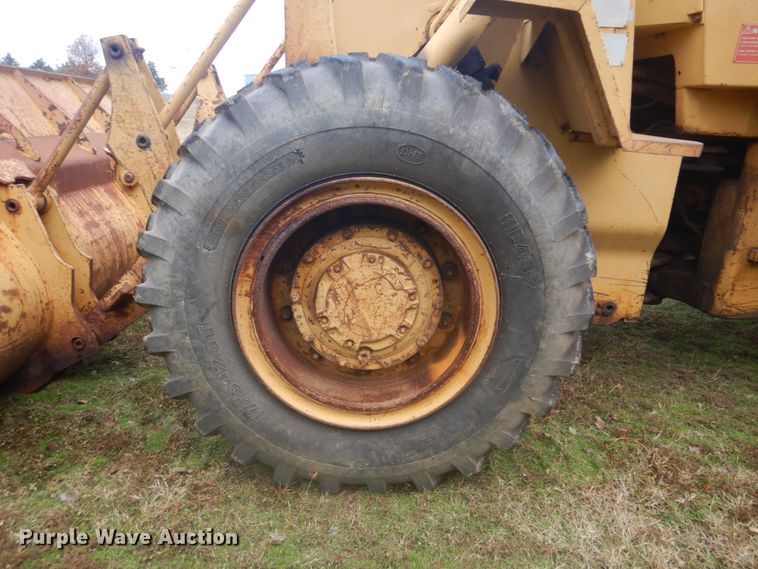 image for item FF9080 1981 Caterpillar 930 wheel loader