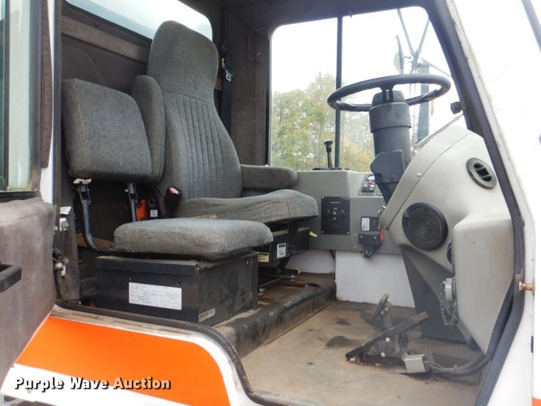 image for item FF9082 2007 Allianz 4000 street sweeper