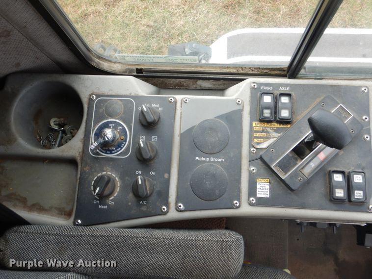 image for item FF9082 2007 Allianz 4000 street sweeper