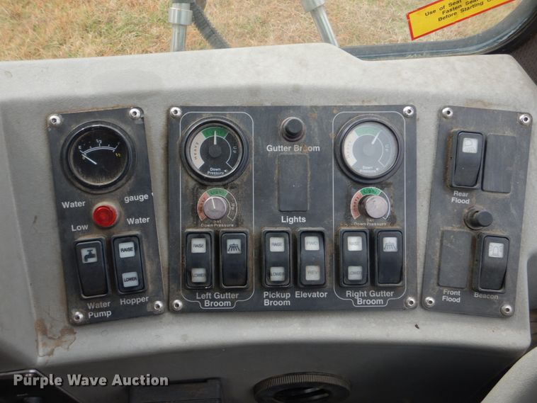 image for item FF9082 2007 Allianz 4000 street sweeper