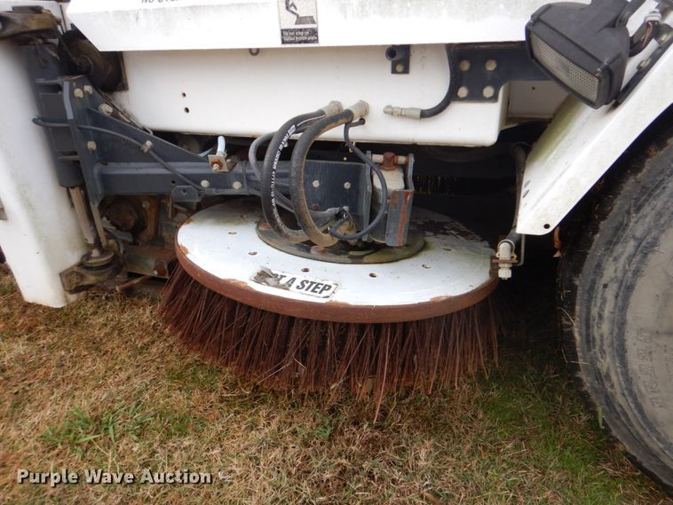 image for item FF9082 2007 Allianz 4000 street sweeper
