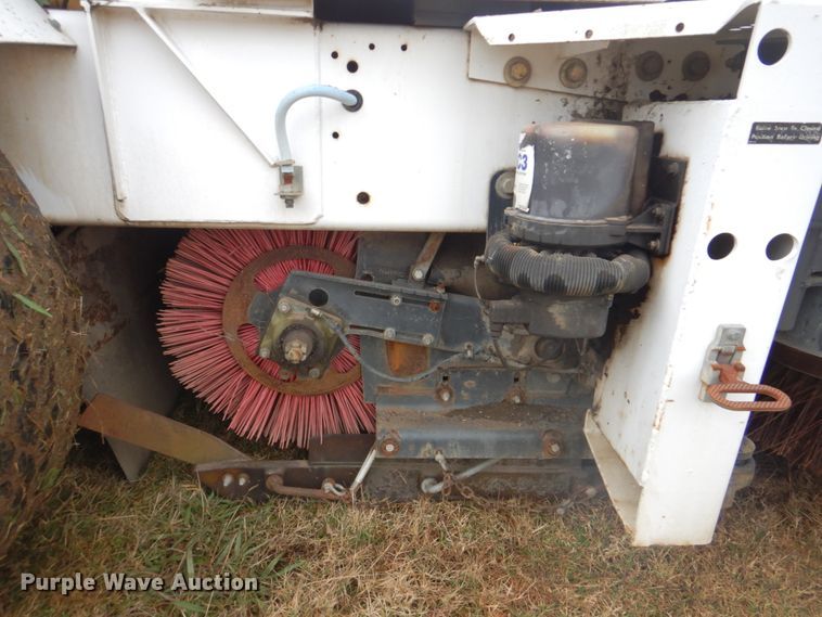 image for item FF9082 2007 Allianz 4000 street sweeper