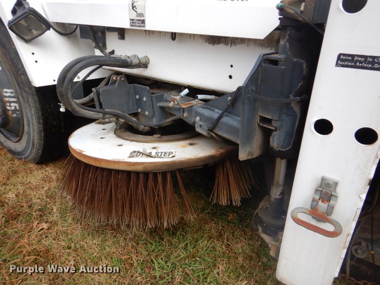 image for item FF9082 2007 Allianz 4000 street sweeper
