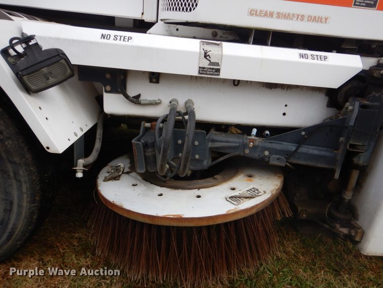 image for item FF9082 2007 Allianz 4000 street sweeper