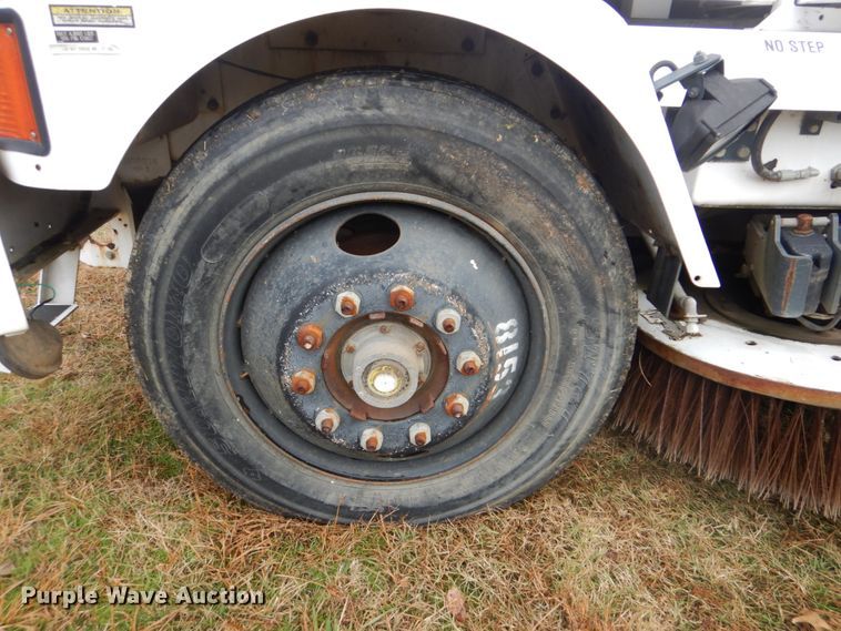 image for item FF9082 2007 Allianz 4000 street sweeper