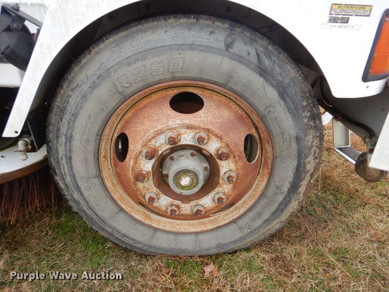 image for item FF9082 2007 Allianz 4000 street sweeper